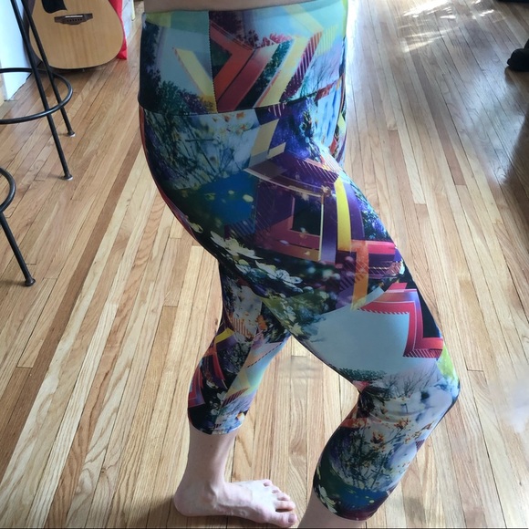 Onzie cropped geometric floral graphic leggings s/m - Picture 4 of 6